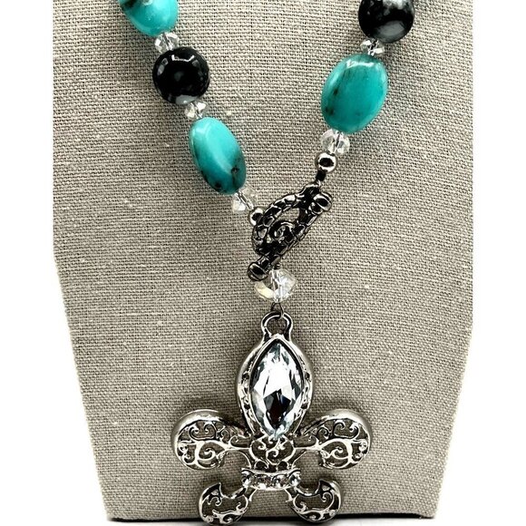 Handcrafted Green Agate  & Black Beaded Necklace With Ornate Silver Pendant - Picture 2 of 8